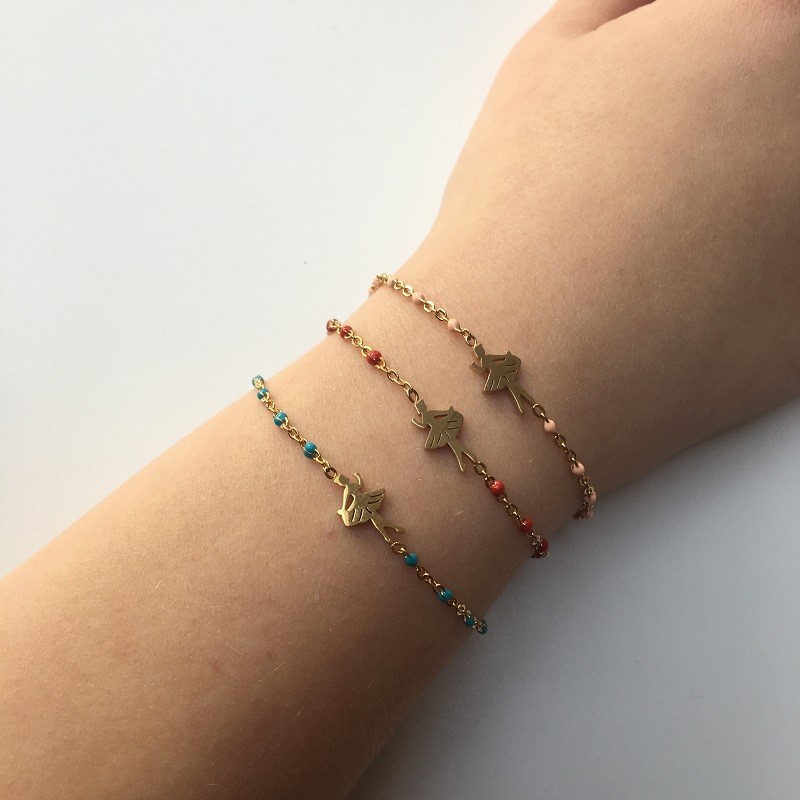 gouden ballerina armbandjes met emaille pareltjes en pendel balletgeschenk balletcadeau idee verjaardag