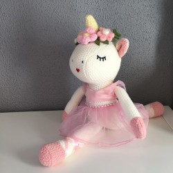 Gehäkeltes Ballerina-Einhorn-Plüschtier